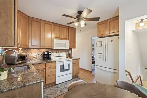 Kitchen - 511 N Maple St, Mount Prospect, IL 60056 photo 1 of 3