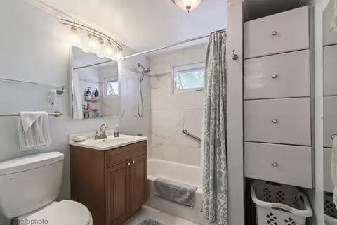 Bath - 511 N Maple St, Mount Prospect, IL 60056 photo 2 of 2