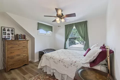 Bedroom - 511 N Maple St, Mount Prospect, IL 60056 photo 4 of 5