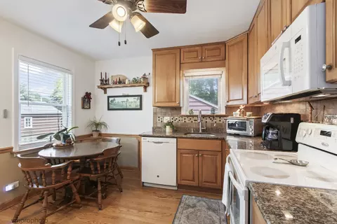 Kitchen - 511 N Maple St, Mount Prospect, IL 60056 photo 3 of 3