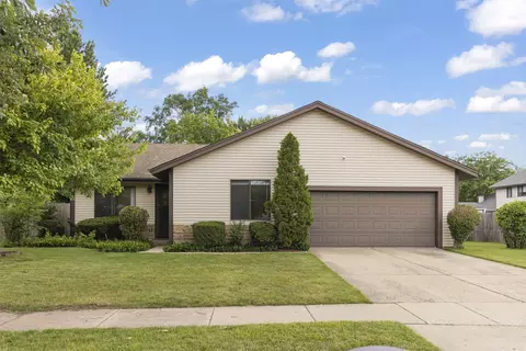 2 S640 Continental Dr, Warrenville, IL 60555