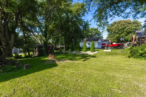 Exterior - 2315 4th St, Moline, IL 61265 photo 5 of 6