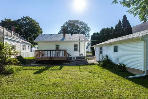 Exterior - 2315 4th St, Moline, IL 61265 photo 4 of 6