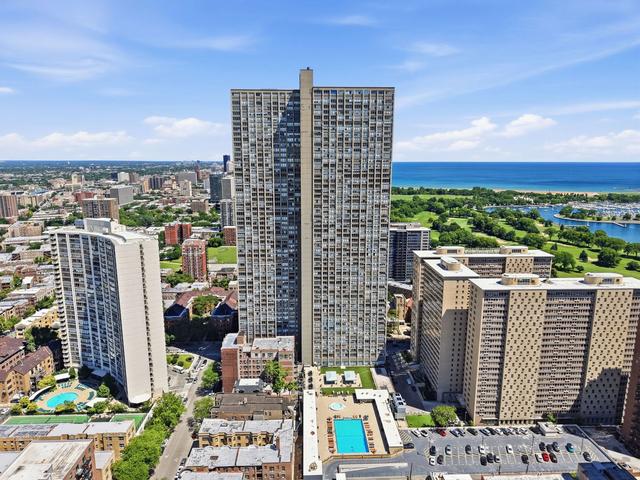 655 W Irving Park Rd #2704, Chicago, IL 60613