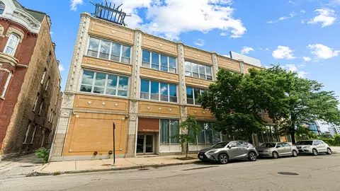 809 N Racine Ave #204, Chicago, IL 60642