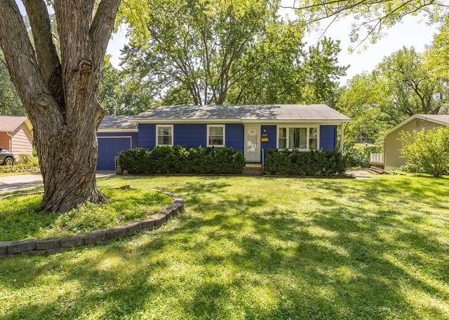2919 Greenway Dr, Bettendorf, IA 52722