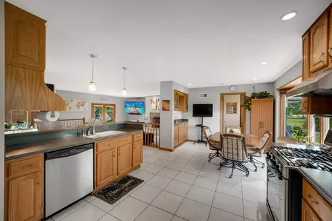 Kitchen - 7140 W Pauling Rd, Monee, IL 60449 photo 4 of 4