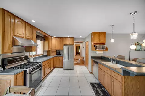 Kitchen - 7140 W Pauling Rd, Monee, IL 60449 photo 3 of 4