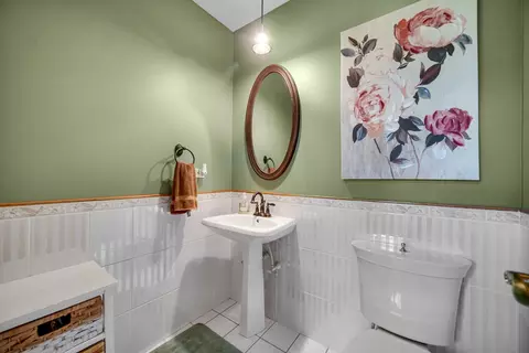 Bath - 7140 W Pauling Rd, Monee, IL 60449 photo 1 of 7