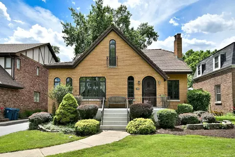 146 S Poplar Ave, Elmhurst, IL 60126