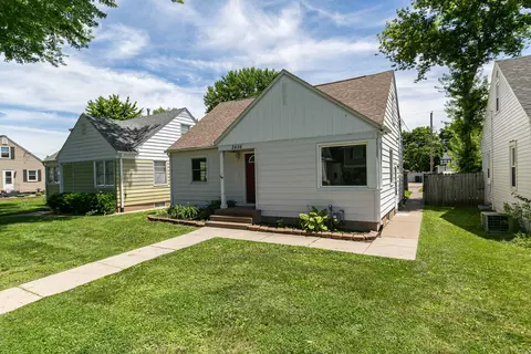 2456 32nd St, Moline, IL 61265