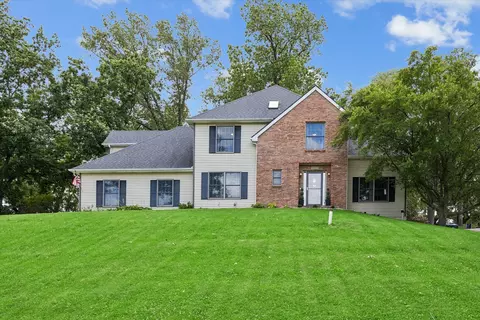 3451 Valley Oaks Dr, Clinton, IA 52732