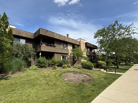 1365 N Sterling Ave #208B, Palatine, IL 60067
