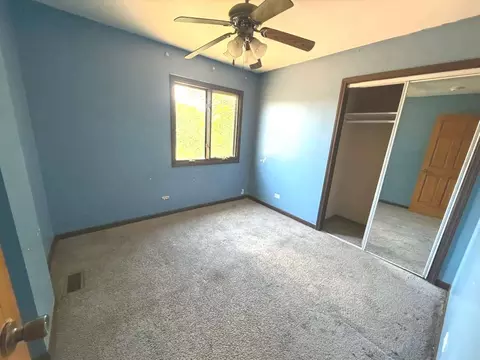 Bedroom - 983 Valleyview Dr, Bartlett, IL 60103 photo 3 of 4