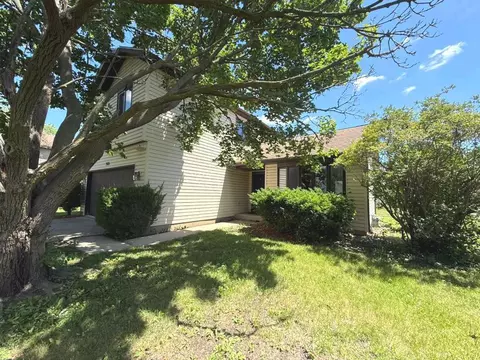 Exterior - 983 Valleyview Dr, Bartlett, IL 60103 photo 2 of 3