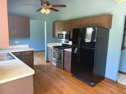 Kitchen - 983 Valleyview Dr, Bartlett, IL 60103 photo 1 of 1