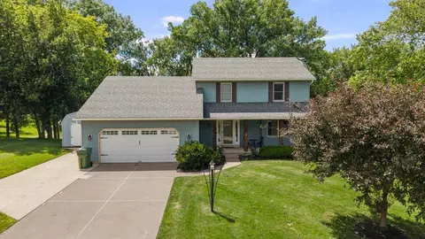 105 Shawnee Cir, Eldridge, IA 52748