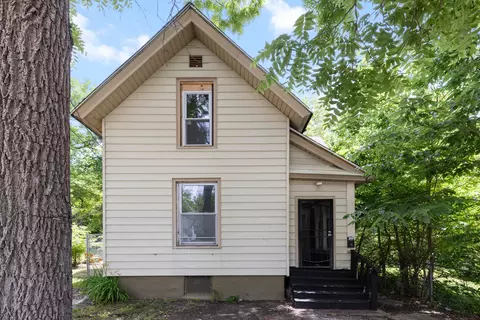 1029 Woodlawn Ave, Rockford, IL 61103