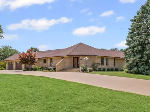 800 Cambridge Dr, Paxton, IL 60957
