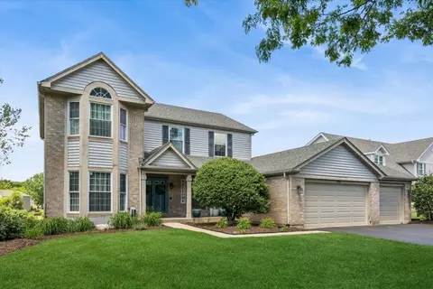 490 Flora Dr, Algonquin, IL 60102