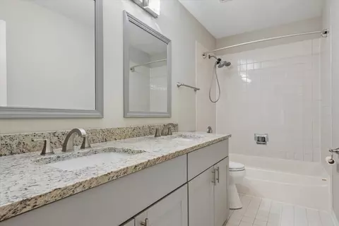 Bath - 490 Flora Dr, Algonquin, IL 60102 photo 1 of 2