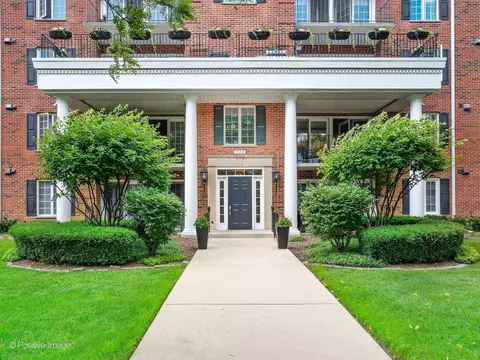 326 Park Ave #2, Clarendon Hills, IL 60514