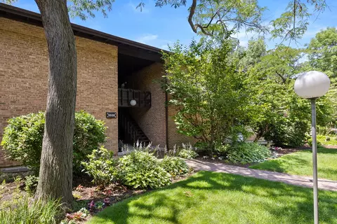5535 E Lake Dr #2D, Lisle, IL 60532