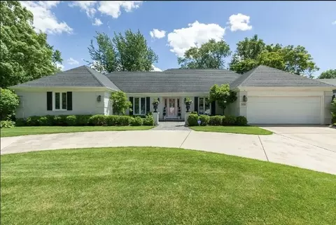 1010 Thunderbird Ln, Naperville, IL 60563