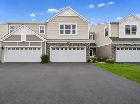 1904 Cobblestone Dr, Carpentersville, IL 60110