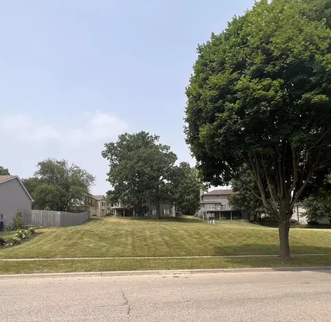 640 Highland Springs Dr, Elgin, IL 60123