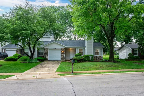 928 Colony Lake Dr, Schaumburg, IL 60194
