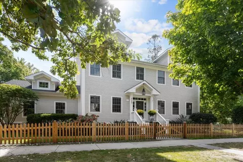 349 Gregory Ave, Wilmette, IL 60091