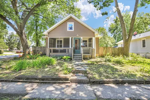 810 N Busey Ave, Urbana, IL 61801