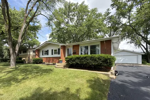 604 E Cedar Ln, Mount Prospect, IL 60056