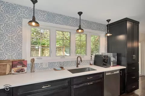 Kitchen - 829 E Porter Ave, Naperville, IL 60540 photo 3 of 4