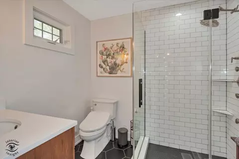 Bath - 829 E Porter Ave, Naperville, IL 60540 photo 1 of 5