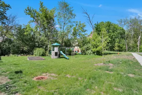 Exterior - 829 E Porter Ave, Naperville, IL 60540 photo 4 of 7
