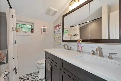 Bath - 829 E Porter Ave, Naperville, IL 60540 photo 5 of 5