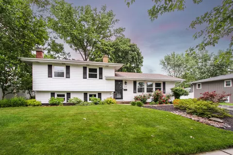 329 Tupelo Ave, Naperville, IL 60540