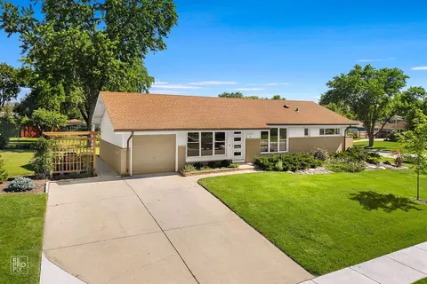 580 Newark Ln, Hoffman Estates, IL 60169