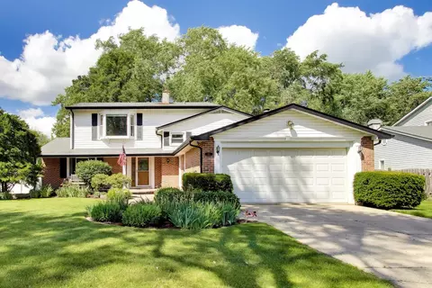 8 Charles Ct, Buffalo Grove, IL 60089