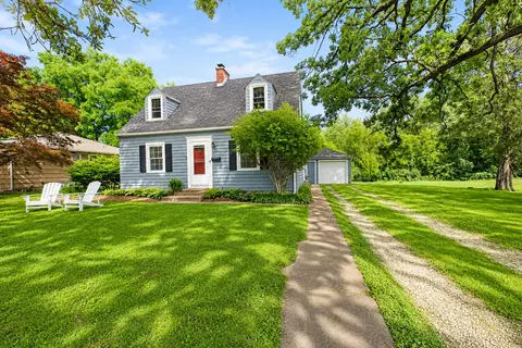 105 S Seymour Ave, Grayslake, IL 60030
