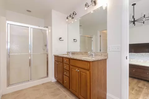 Bath - 980 Balsam Rd, Normal, IL 61761 photo 3 of 5