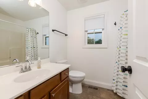 Bath - 980 Balsam Rd, Normal, IL 61761 photo 4 of 5