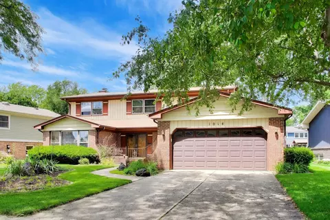 1014 E Crabtree Dr, Arlington Heights, IL 60004