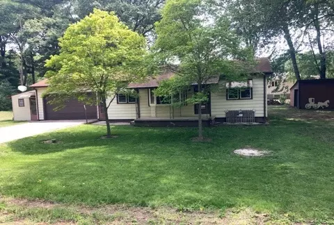 1566 Aurora St, Dixon, IL 61021