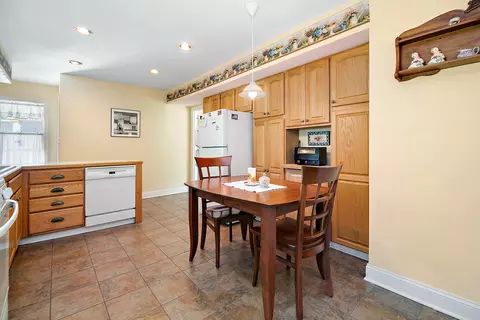 Kitchen - 1250 Justine Dr, Kankakee, IL 60901 photo 4 of 4