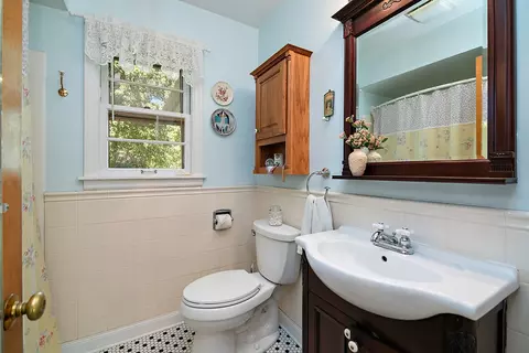 Bath - 1250 Justine Dr, Kankakee, IL 60901 photo 1 of 1