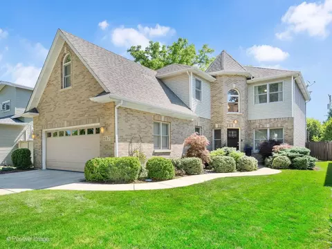 267 N Walnut St, Elmhurst, IL 60126