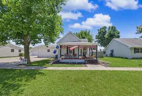 206 W Main St, Ogden, IL 61859